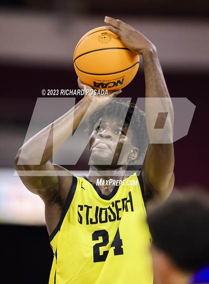 Thumbnail 2 in St. Joseph vs. Bakersfield Christian photogallery.
