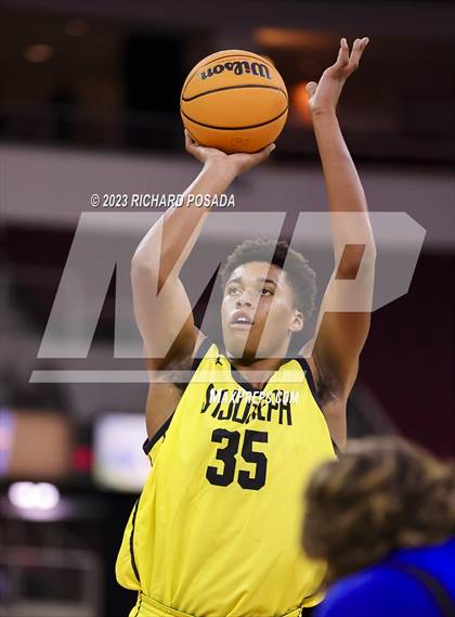 Thumbnail 2 in St. Joseph vs. Bakersfield Christian photogallery.