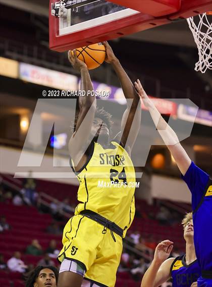 Thumbnail 2 in St. Joseph vs. Bakersfield Christian photogallery.