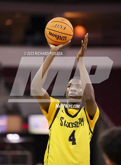 Thumbnail 3 in St. Joseph vs. Bakersfield Christian photogallery.
