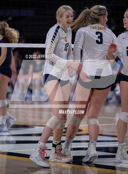 Thumbnail 3 in First Colonial vs. Midlothian (VHSL Class 5 Final) photogallery.