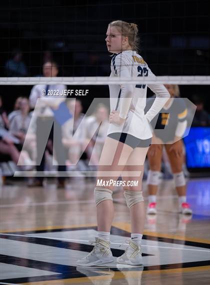 Thumbnail 1 in First Colonial vs. Midlothian (VHSL Class 5 Final) photogallery.