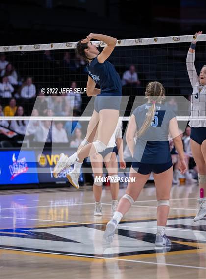 Thumbnail 3 in First Colonial vs. Midlothian (VHSL Class 5 Final) photogallery.