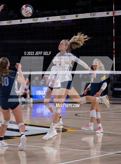 Thumbnail 2 in First Colonial vs. Midlothian (VHSL Class 5 Final) photogallery.