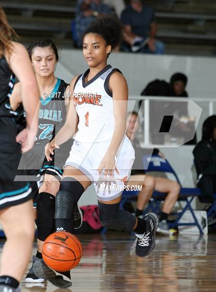 Thumbnail 2 in Pasadena Memorial vs. Dobie (McDonald's Texas Invitational) photogallery.
