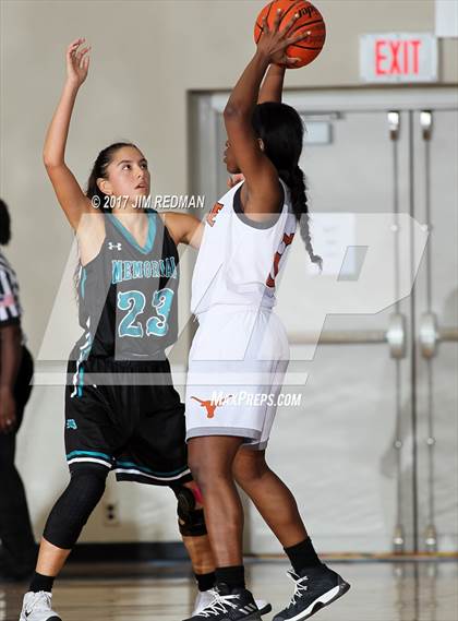 Thumbnail 3 in Pasadena Memorial vs. Dobie (McDonald's Texas Invitational) photogallery.