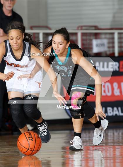 Thumbnail 3 in Pasadena Memorial vs. Dobie (McDonald's Texas Invitational) photogallery.