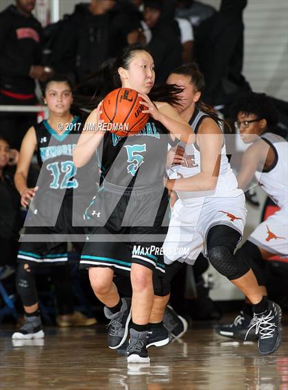 Thumbnail 3 in Pasadena Memorial vs. Dobie (McDonald's Texas Invitational) photogallery.