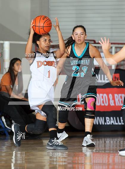 Thumbnail 2 in Pasadena Memorial vs. Dobie (McDonald's Texas Invitational) photogallery.