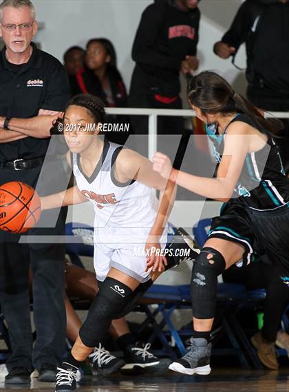 Thumbnail 2 in Pasadena Memorial vs. Dobie (McDonald's Texas Invitational) photogallery.