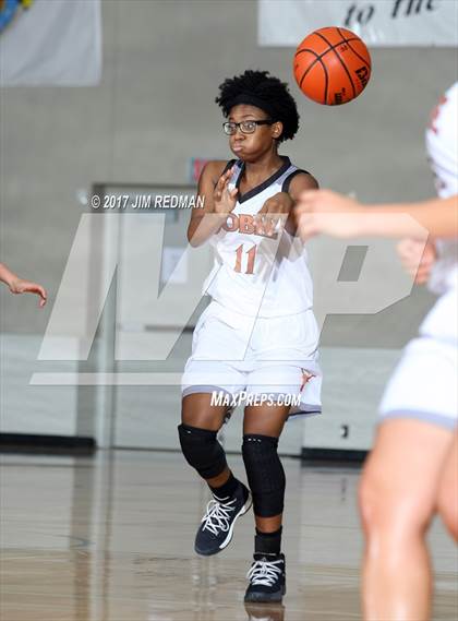 Thumbnail 1 in Pasadena Memorial vs. Dobie (McDonald's Texas Invitational) photogallery.