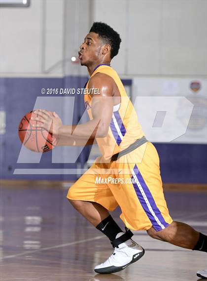 Thumbnail 1 in Washington vs. Oakland Tech (St. Hope Elite Classic) photogallery.