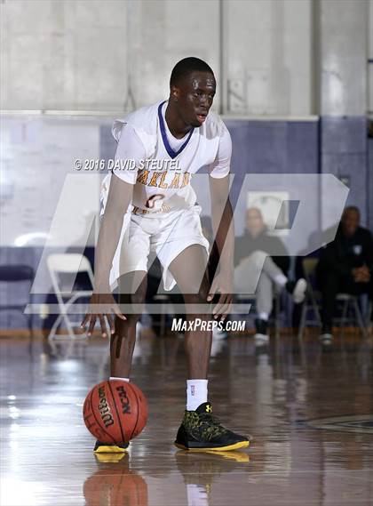Thumbnail 2 in Washington vs. Oakland Tech (St. Hope Elite Classic) photogallery.