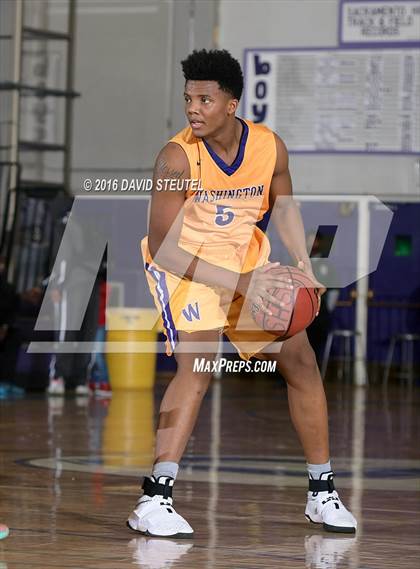 Thumbnail 2 in Washington vs. Oakland Tech (St. Hope Elite Classic) photogallery.
