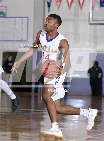 Thumbnail 2 in Washington vs. Oakland Tech (St. Hope Elite Classic) photogallery.