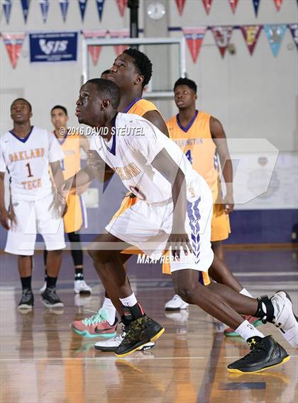 Thumbnail 3 in Washington vs. Oakland Tech (St. Hope Elite Classic) photogallery.
