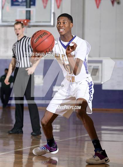 Thumbnail 2 in Washington vs. Oakland Tech (St. Hope Elite Classic) photogallery.