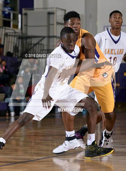 Thumbnail 1 in Washington vs. Oakland Tech (St. Hope Elite Classic) photogallery.