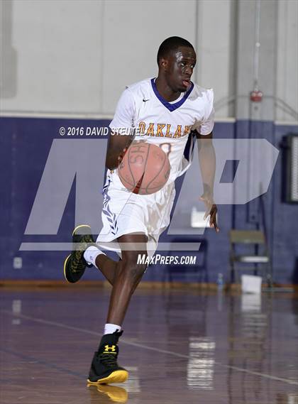Thumbnail 2 in Washington vs. Oakland Tech (St. Hope Elite Classic) photogallery.
