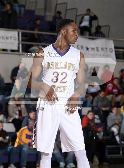 Thumbnail 1 in Washington vs. Oakland Tech (St. Hope Elite Classic) photogallery.