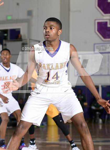 Thumbnail 3 in Washington vs. Oakland Tech (St. Hope Elite Classic) photogallery.