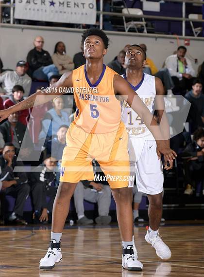 Thumbnail 2 in Washington vs. Oakland Tech (St. Hope Elite Classic) photogallery.