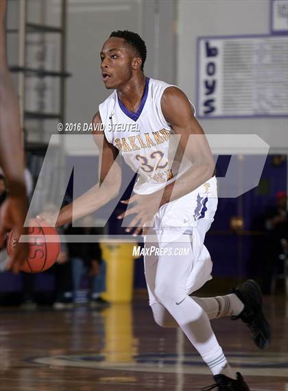 Thumbnail 3 in Washington vs. Oakland Tech (St. Hope Elite Classic) photogallery.