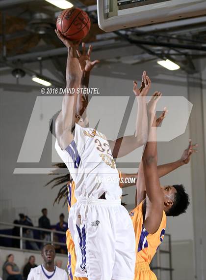 Thumbnail 2 in Washington vs. Oakland Tech (St. Hope Elite Classic) photogallery.