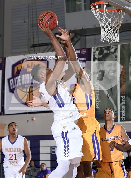 Thumbnail 3 in Washington vs. Oakland Tech (St. Hope Elite Classic) photogallery.