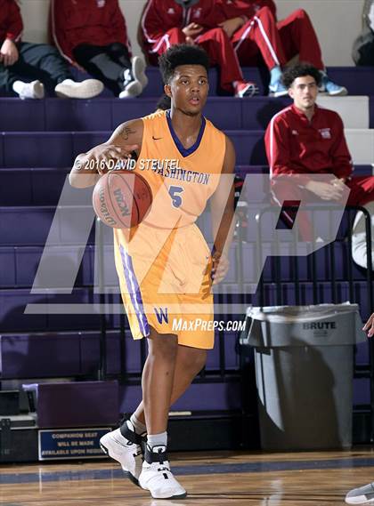 Thumbnail 2 in Washington vs. Oakland Tech (St. Hope Elite Classic) photogallery.