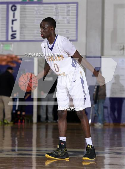 Thumbnail 3 in Washington vs. Oakland Tech (St. Hope Elite Classic) photogallery.