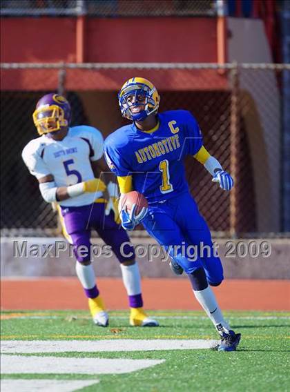 Thumbnail 3 in Automotive vs. South Bronx (PSAL Cup Division Final) photogallery.