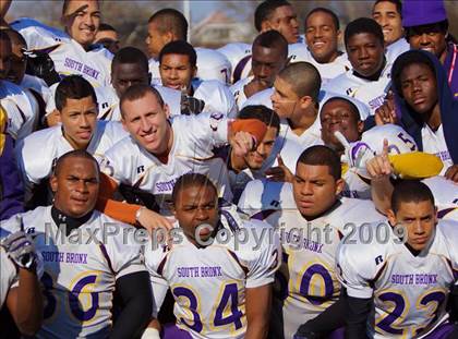 Thumbnail 2 in Automotive vs. South Bronx (PSAL Cup Division Final) photogallery.