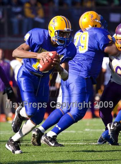 Thumbnail 2 in Automotive vs. South Bronx (PSAL Cup Division Final) photogallery.