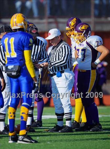 Thumbnail 1 in Automotive vs. South Bronx (PSAL Cup Division Final) photogallery.