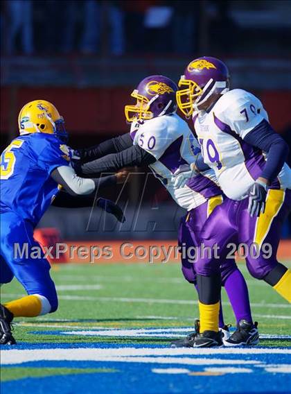 Thumbnail 2 in Automotive vs. South Bronx (PSAL Cup Division Final) photogallery.