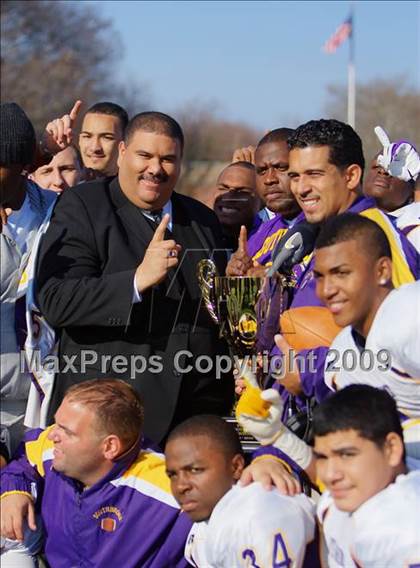 Thumbnail 3 in Automotive vs. South Bronx (PSAL Cup Division Final) photogallery.