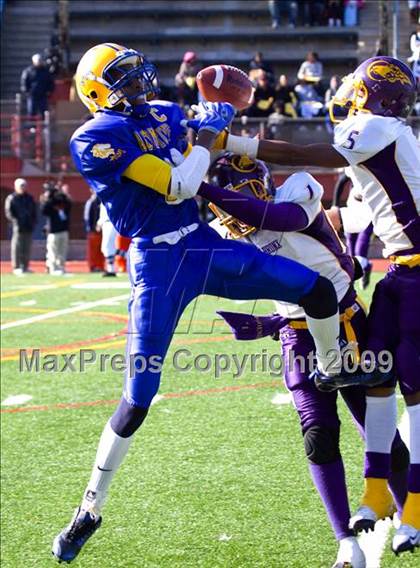 Thumbnail 1 in Automotive vs. South Bronx (PSAL Cup Division Final) photogallery.