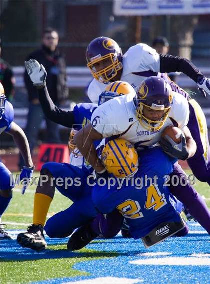 Thumbnail 2 in Automotive vs. South Bronx (PSAL Cup Division Final) photogallery.