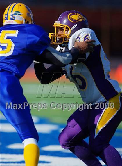 Thumbnail 1 in Automotive vs. South Bronx (PSAL Cup Division Final) photogallery.