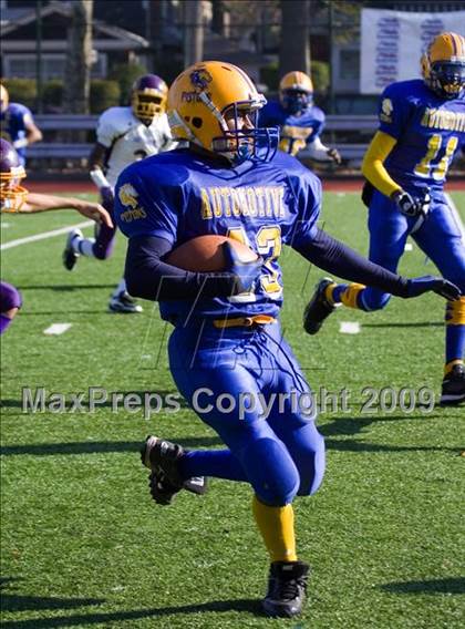 Thumbnail 3 in Automotive vs. South Bronx (PSAL Cup Division Final) photogallery.