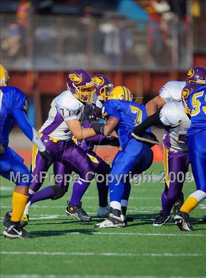 Thumbnail 3 in Automotive vs. South Bronx (PSAL Cup Division Final) photogallery.