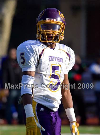 Thumbnail 1 in Automotive vs. South Bronx (PSAL Cup Division Final) photogallery.