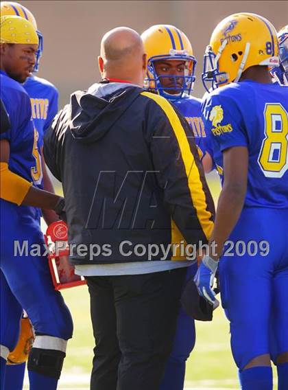 Thumbnail 2 in Automotive vs. South Bronx (PSAL Cup Division Final) photogallery.