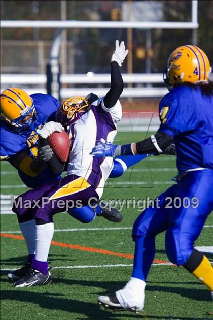 Thumbnail 3 in Automotive vs. South Bronx (PSAL Cup Division Final) photogallery.