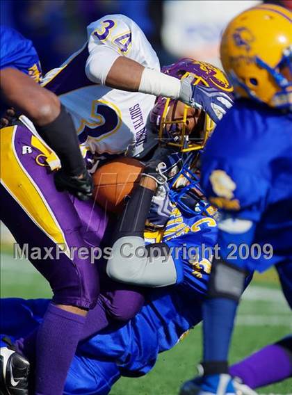 Thumbnail 2 in Automotive vs. South Bronx (PSAL Cup Division Final) photogallery.