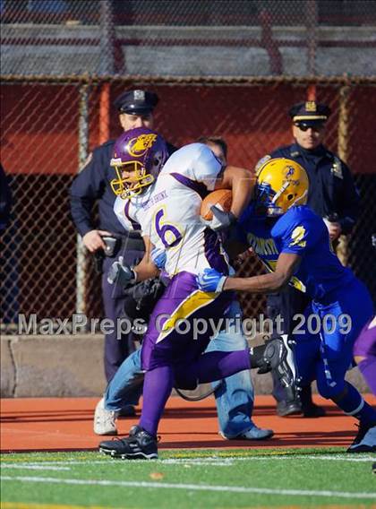 Thumbnail 2 in Automotive vs. South Bronx (PSAL Cup Division Final) photogallery.