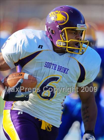 Thumbnail 3 in Automotive vs. South Bronx (PSAL Cup Division Final) photogallery.