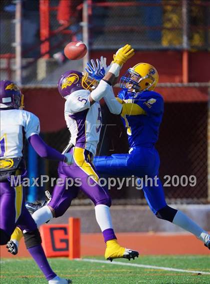 Thumbnail 2 in Automotive vs. South Bronx (PSAL Cup Division Final) photogallery.