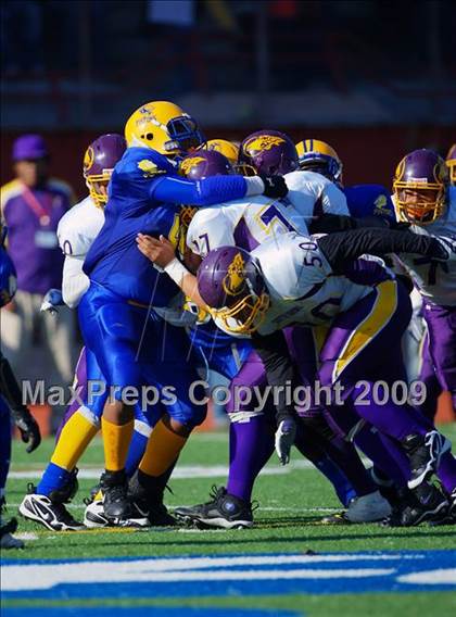 Thumbnail 3 in Automotive vs. South Bronx (PSAL Cup Division Final) photogallery.